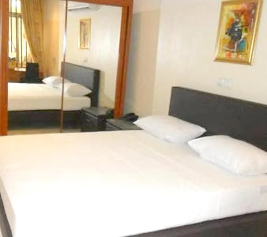 Image 3 of Appartement de 3 chambres avec balcon et wifi a KinshasaELv