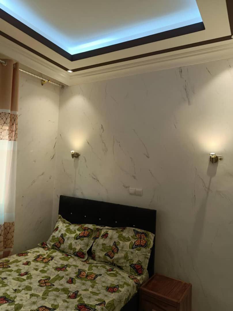 Image 1 of Appartement 1 chambre salon a Bacongo