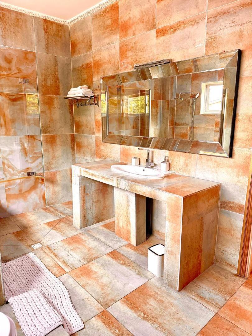 Image 2 of BEST HOTEL Aero-Batignoll