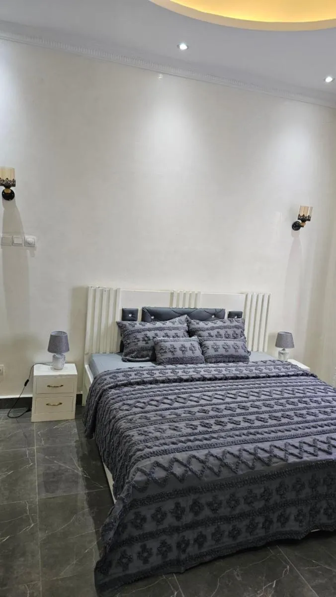 Image 1 of Maison Jaspe