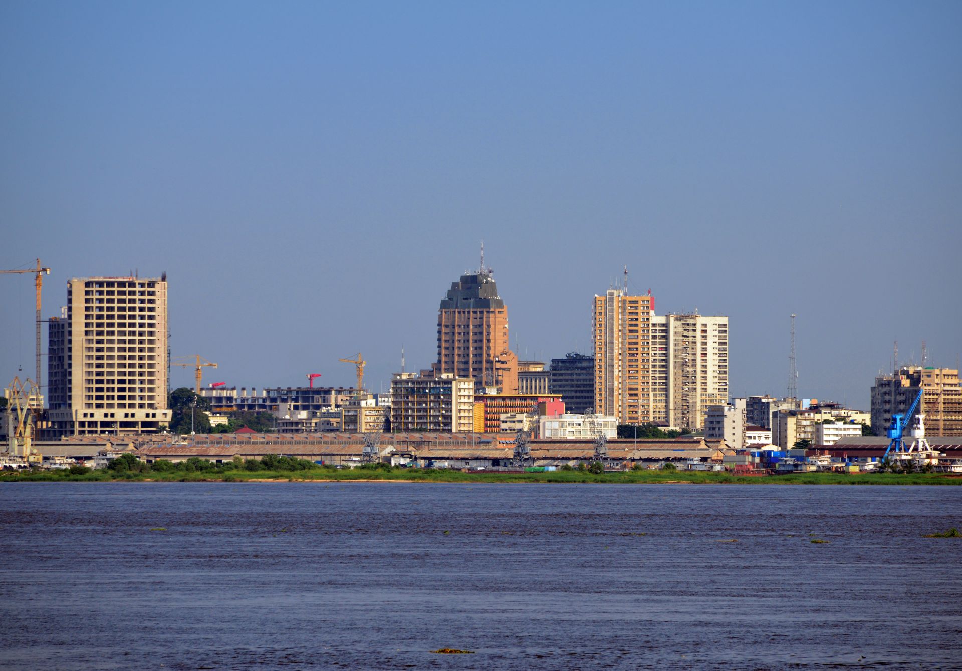 10 Luxury Hotels in Kinshasa